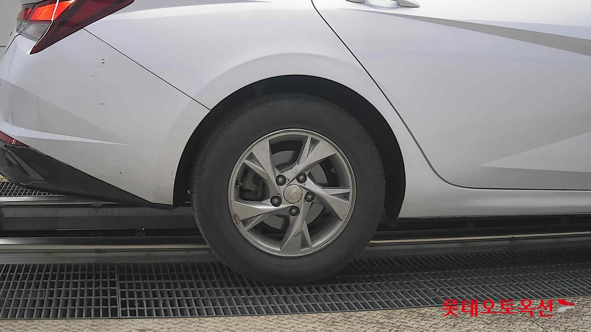 هيونداي إلانترا 2021 - صورة 28