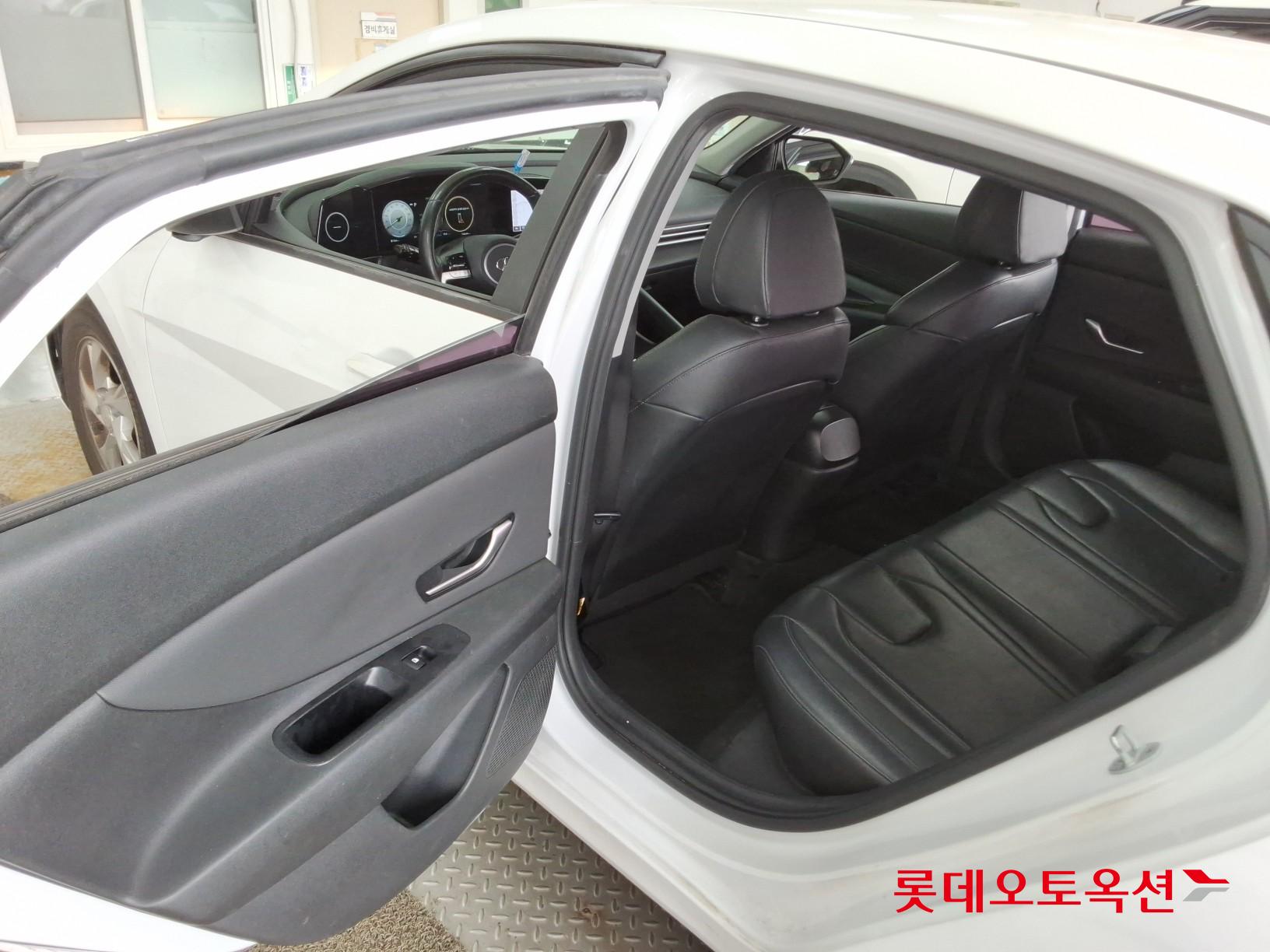 هيونداي إلانترا 2021 - صورة 37