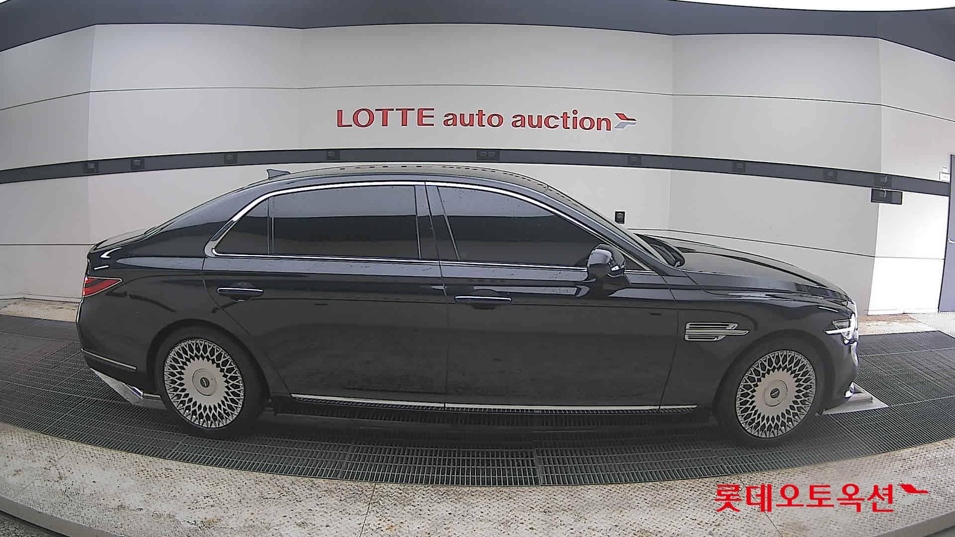 Genesis G90 - 21