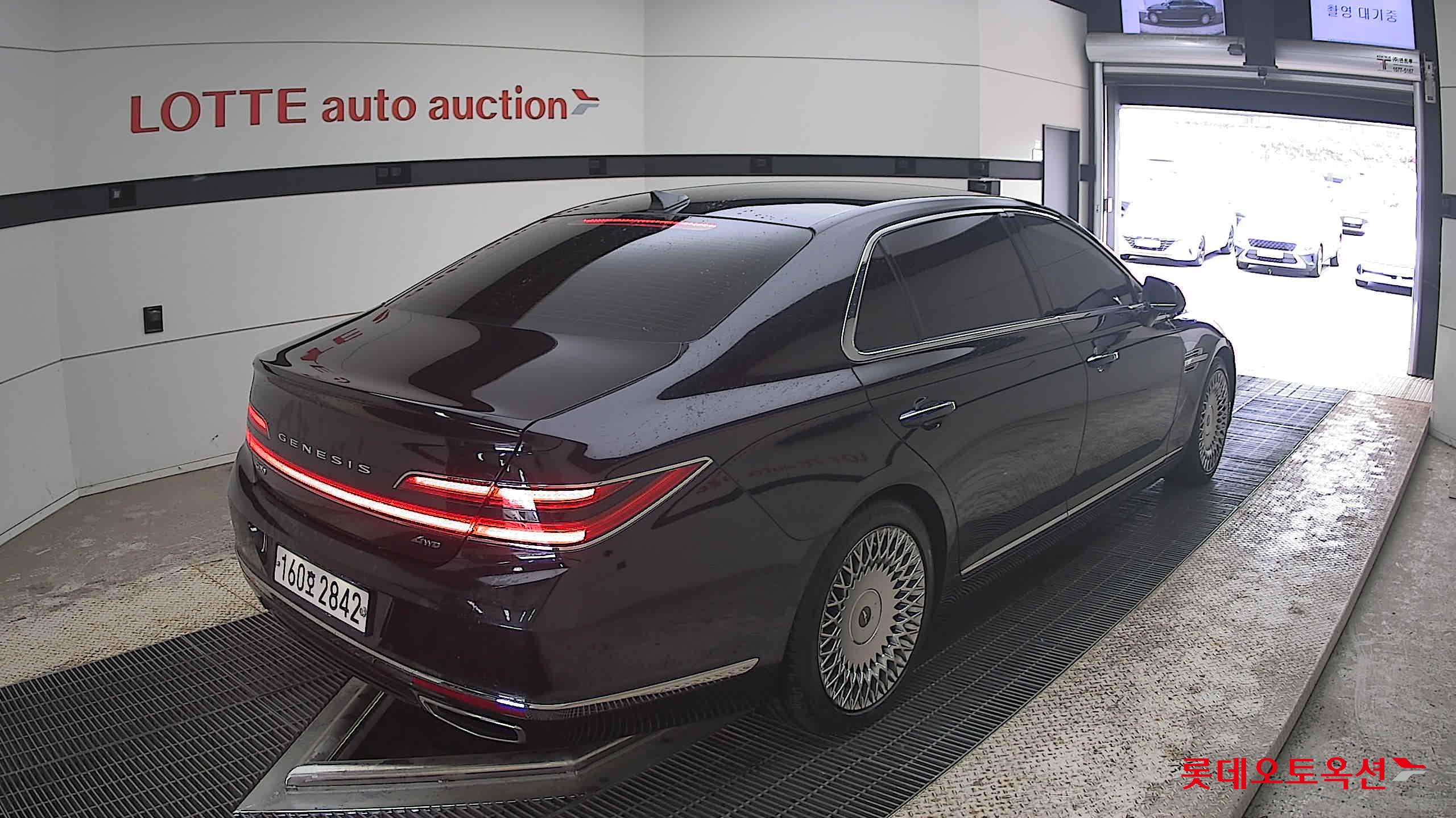 Genesis G90 - 5