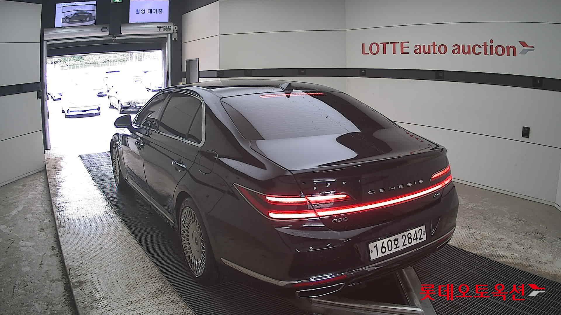 Genesis G90 - 16