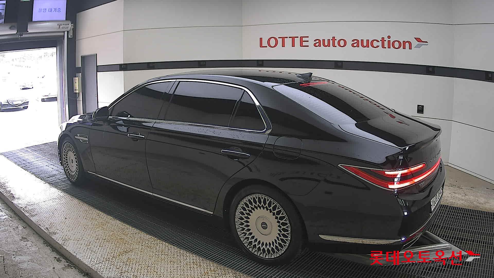 Genesis G90 - 15
