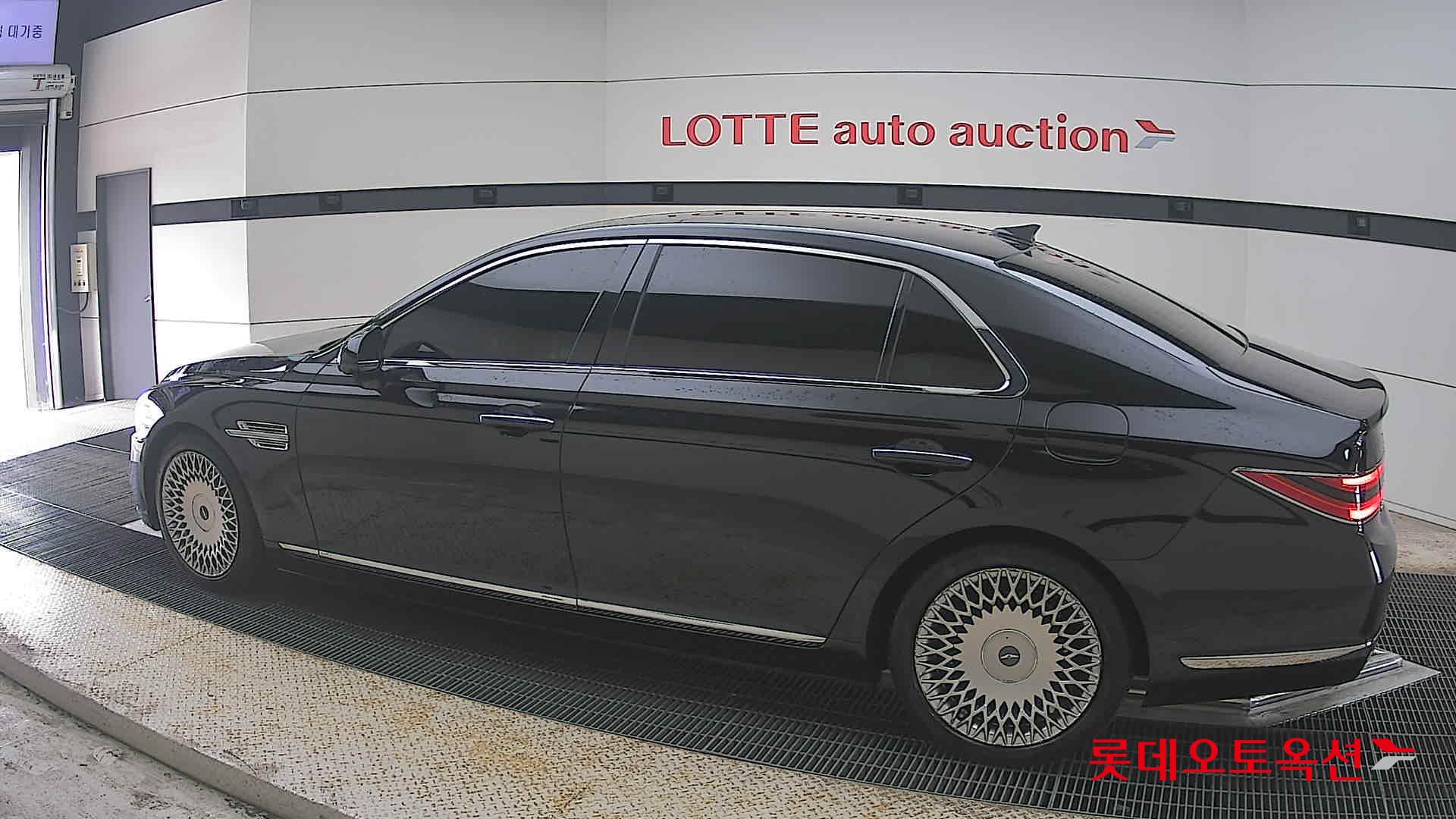 Genesis G90 - 14