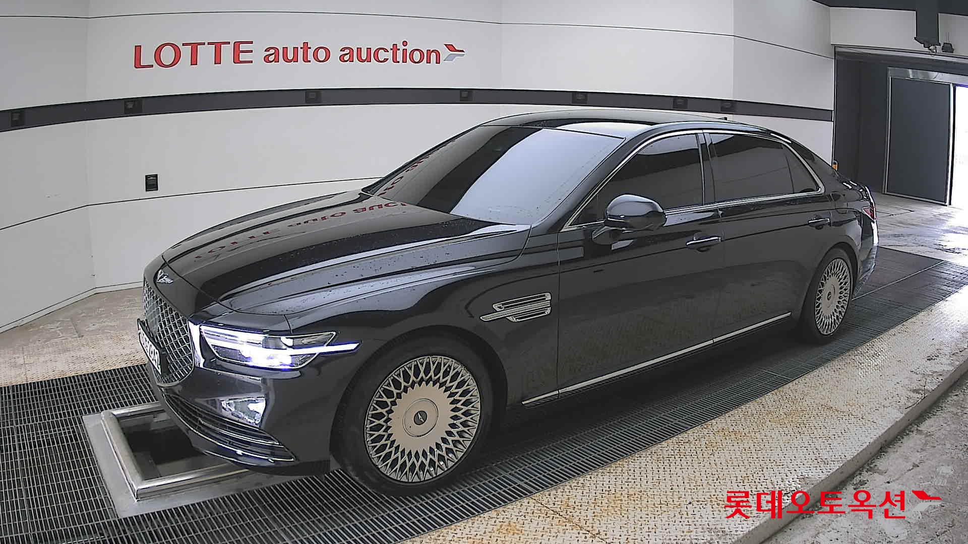 Genesis G90 - 11