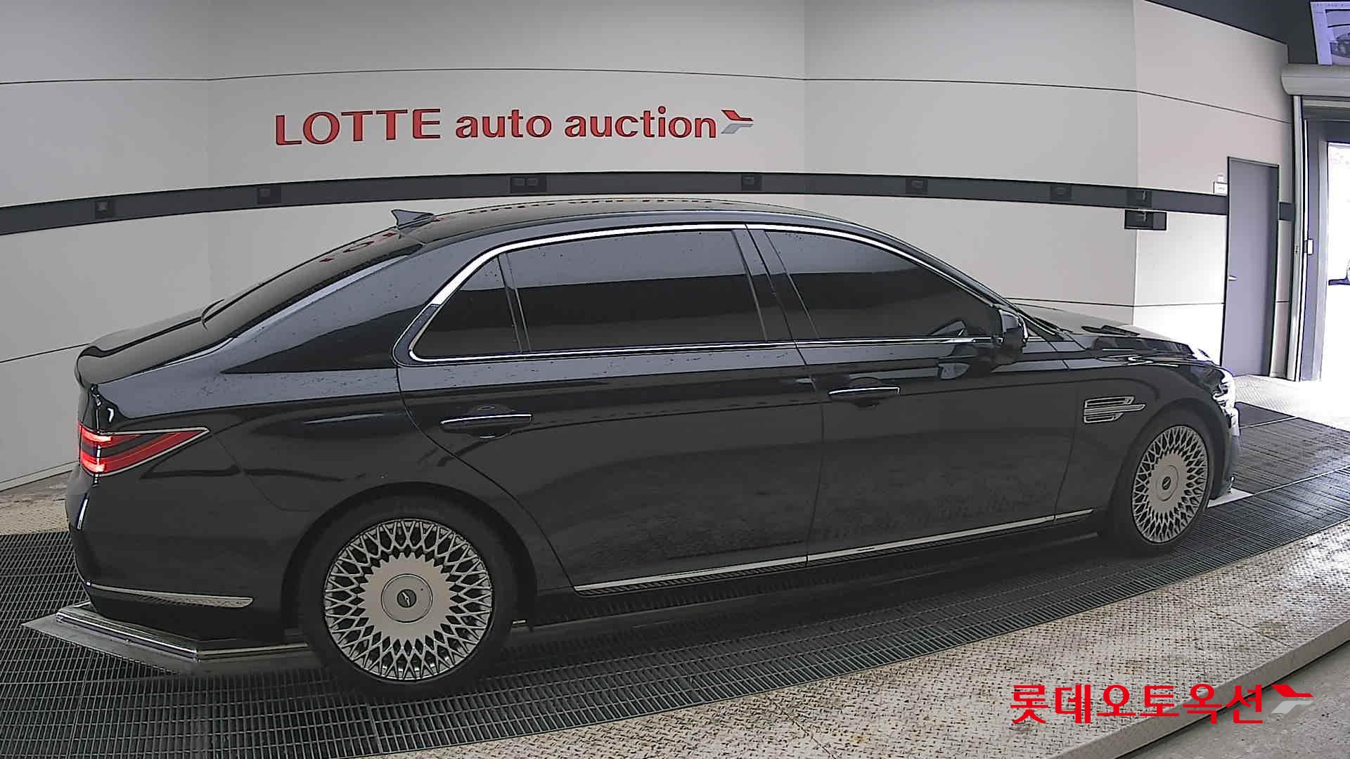 Genesis G90 - 20