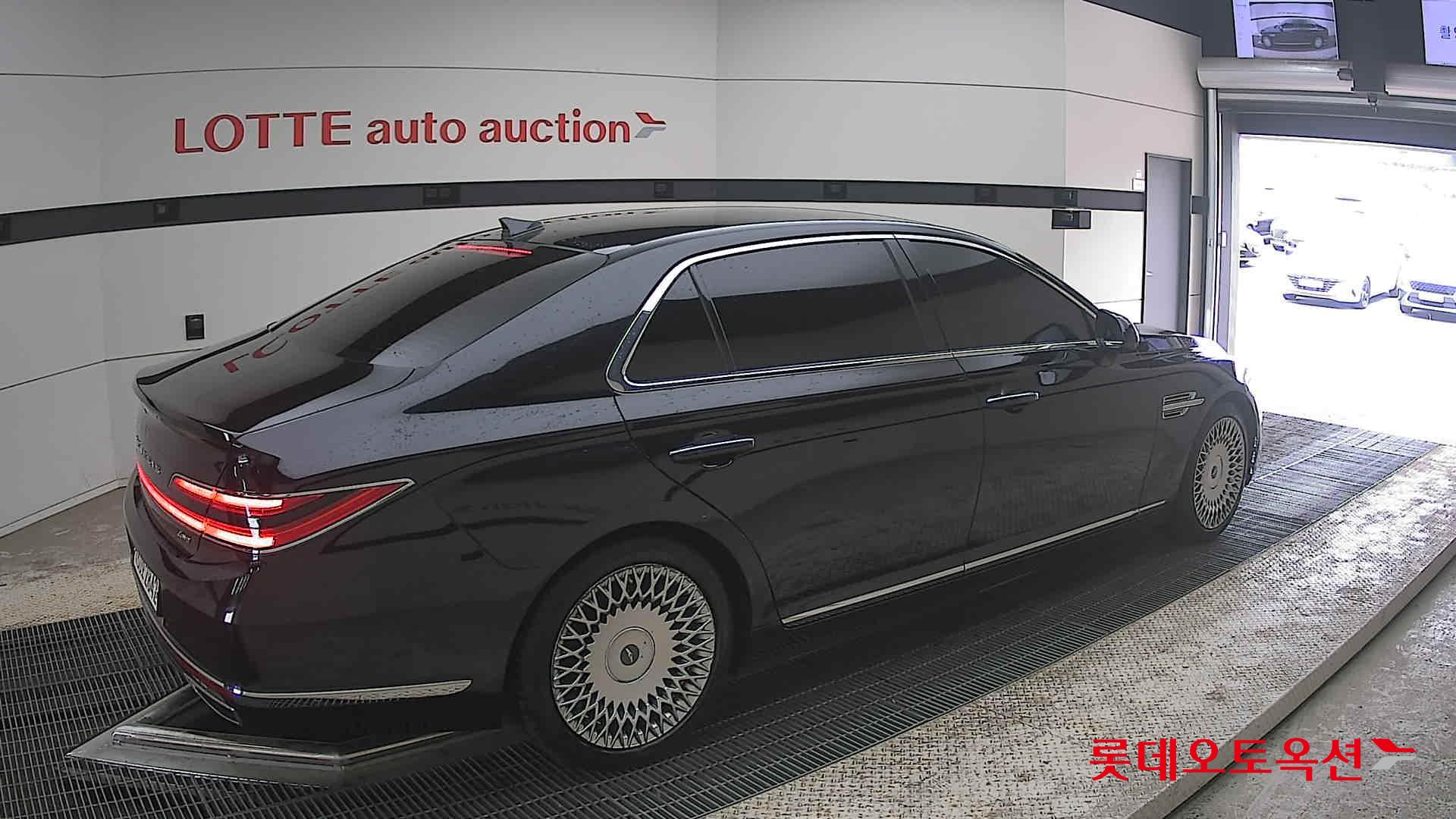 Genesis G90 - 19