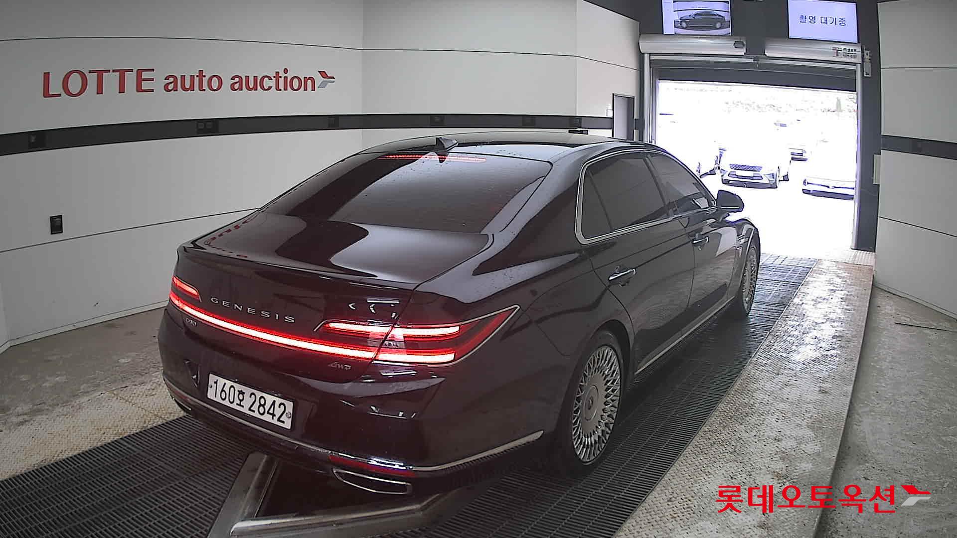 Genesis G90 - 18