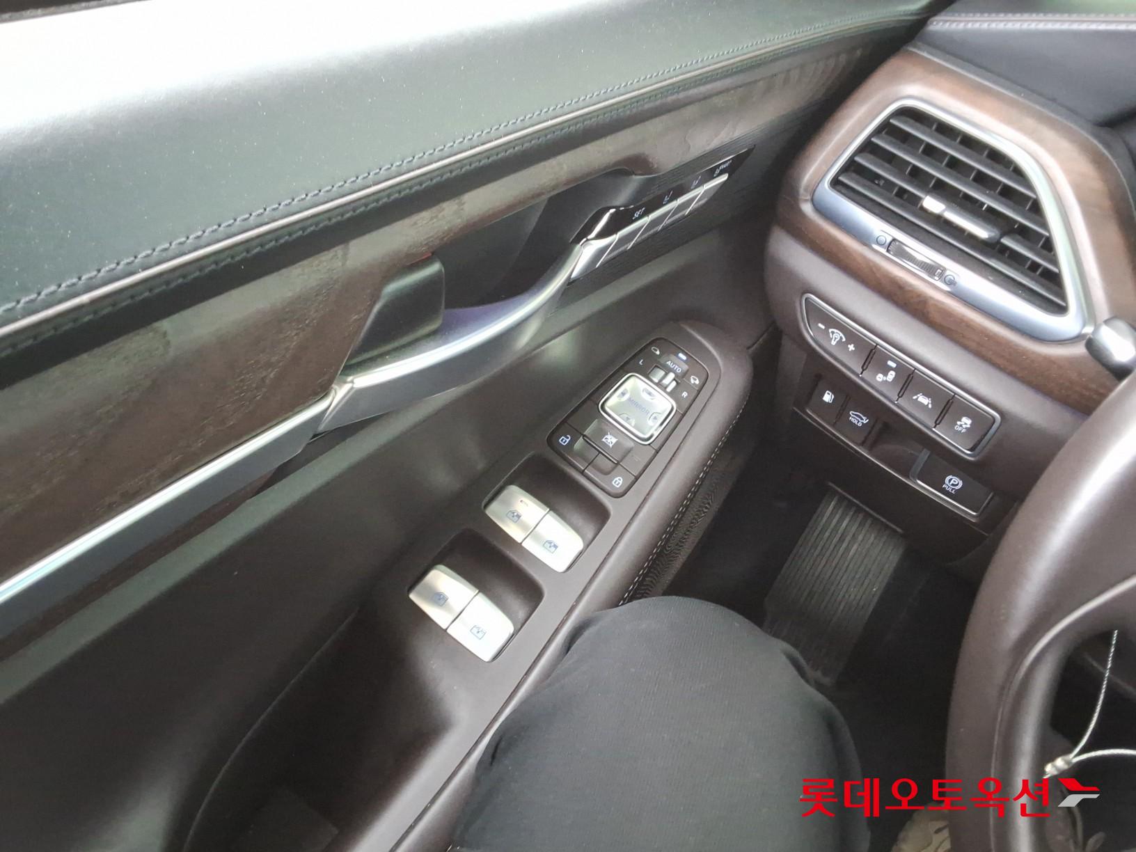 Genesis G90 - 29