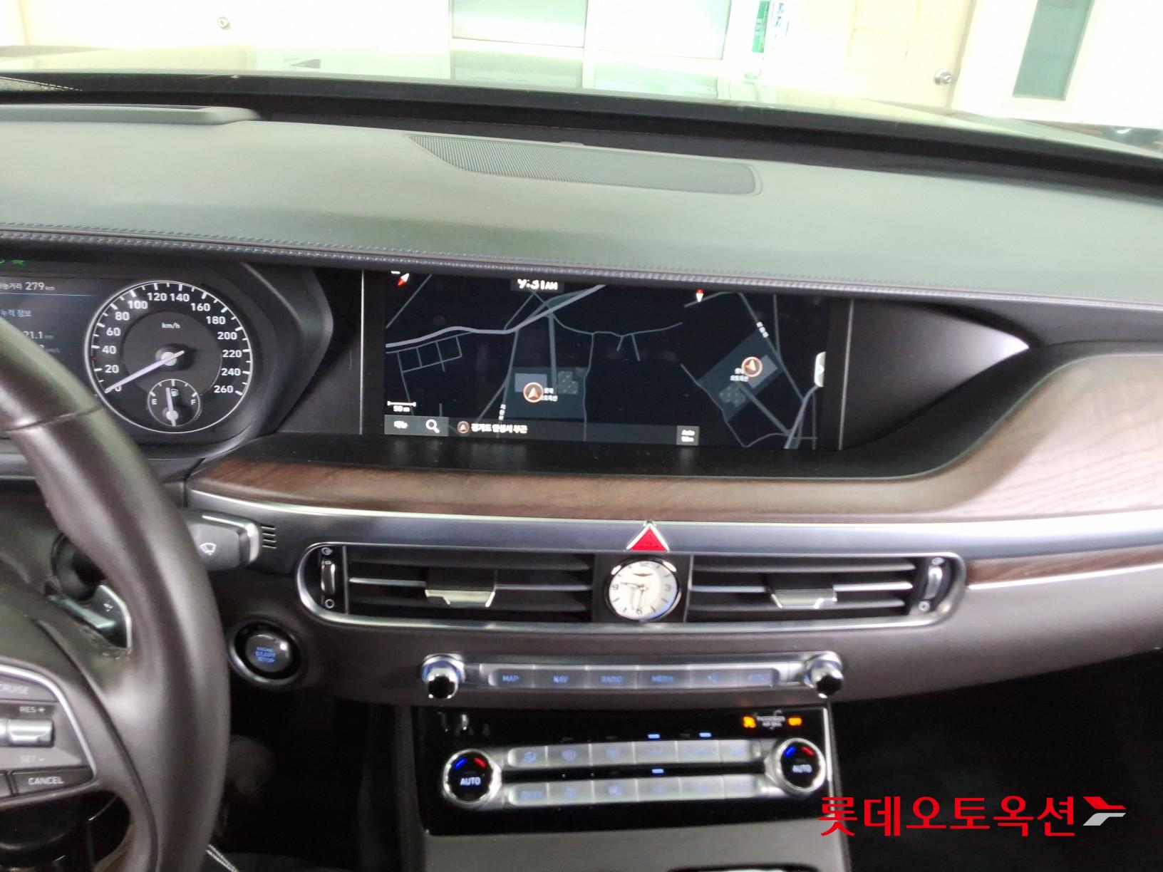 Genesis G90 - 32