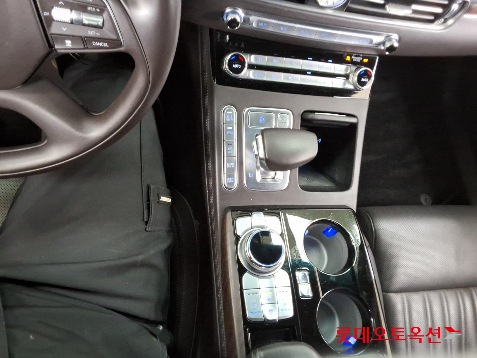 Genesis G90 - 34