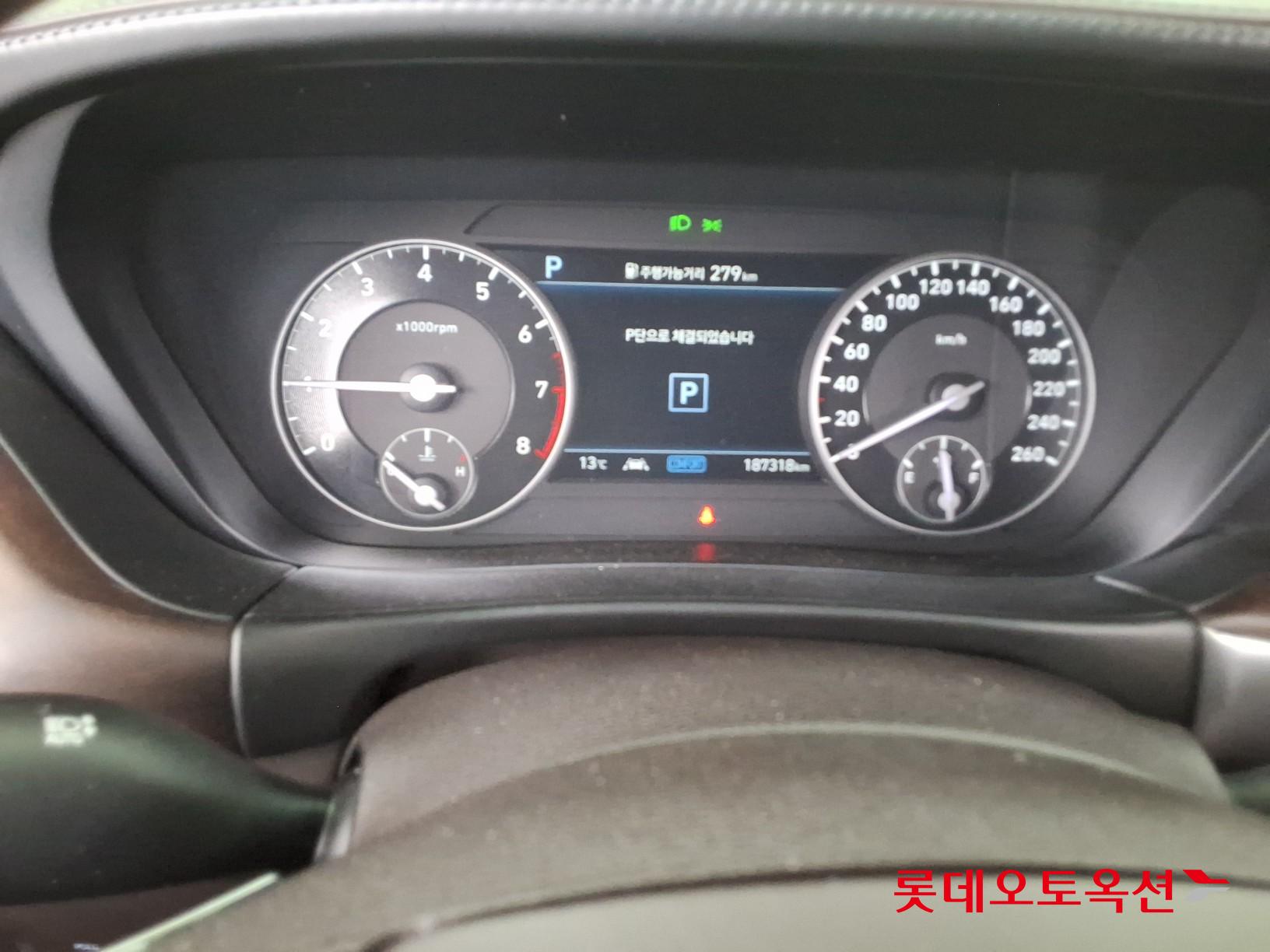 Genesis G90 - 35