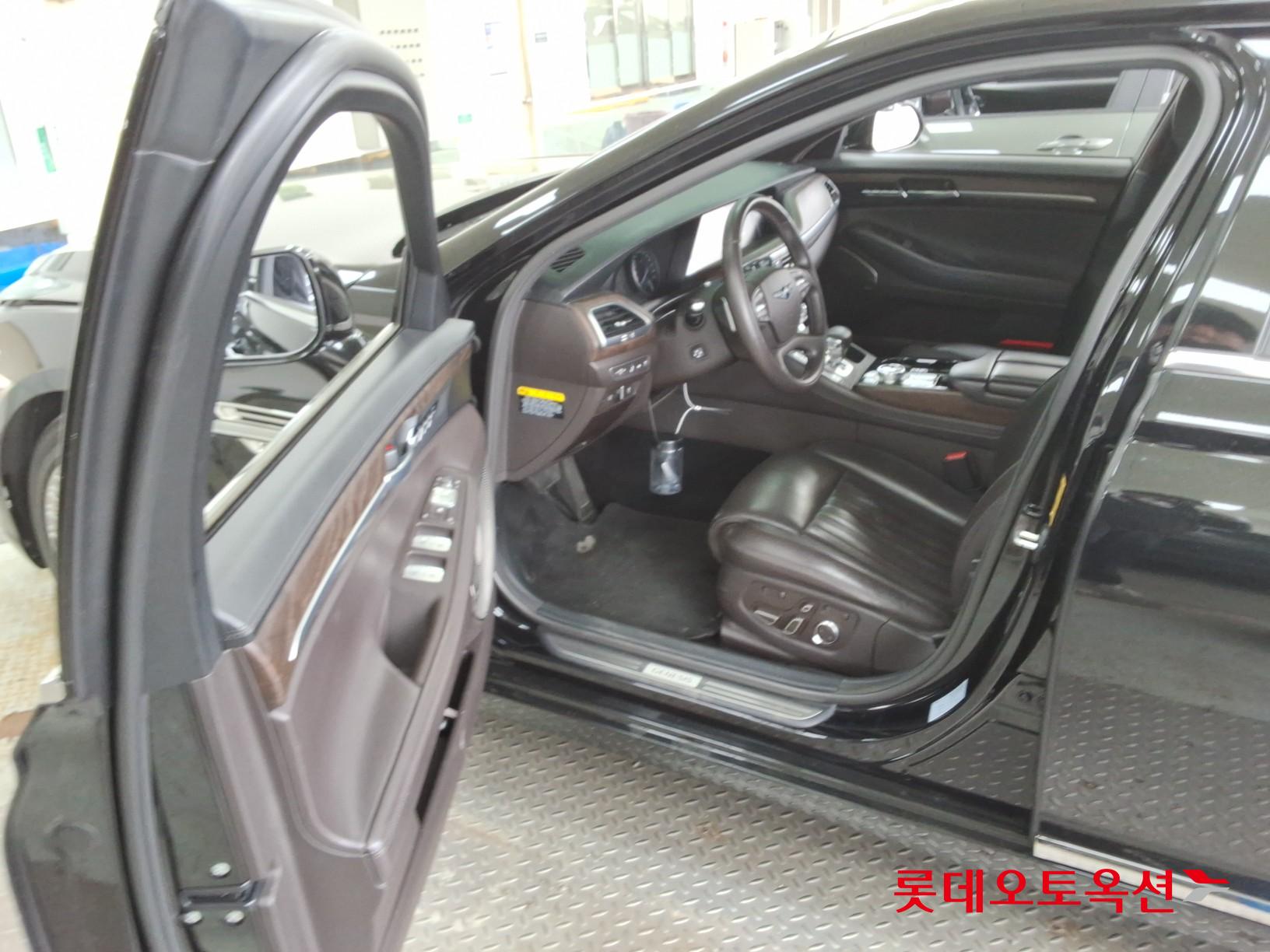 Genesis G90 - 37