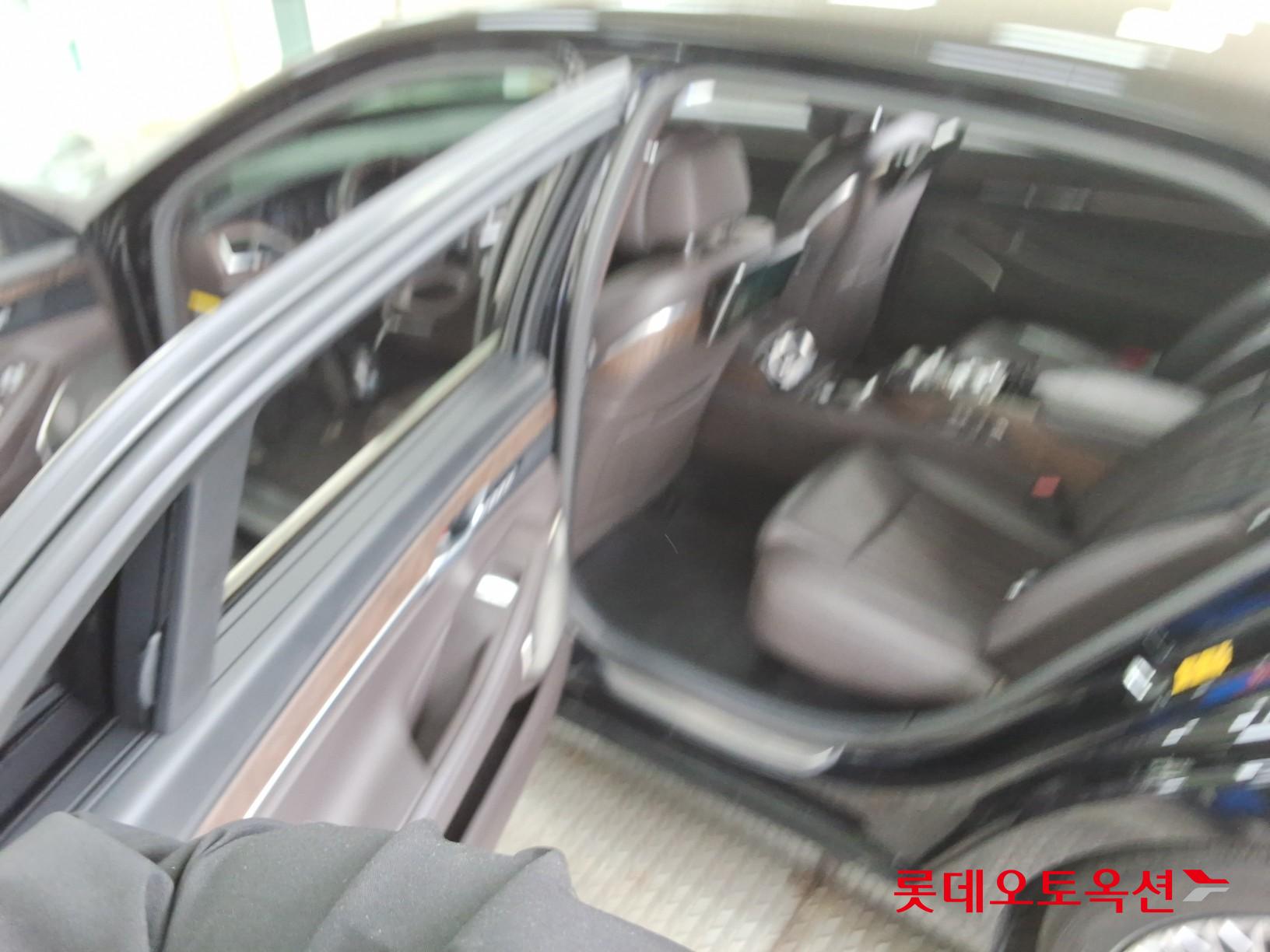 Genesis G90 - 38