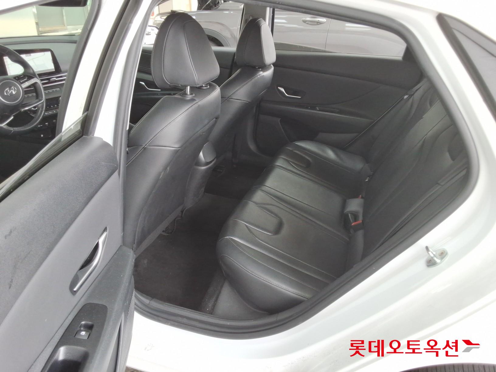 هيونداي إلانترا 2021 - صورة 38