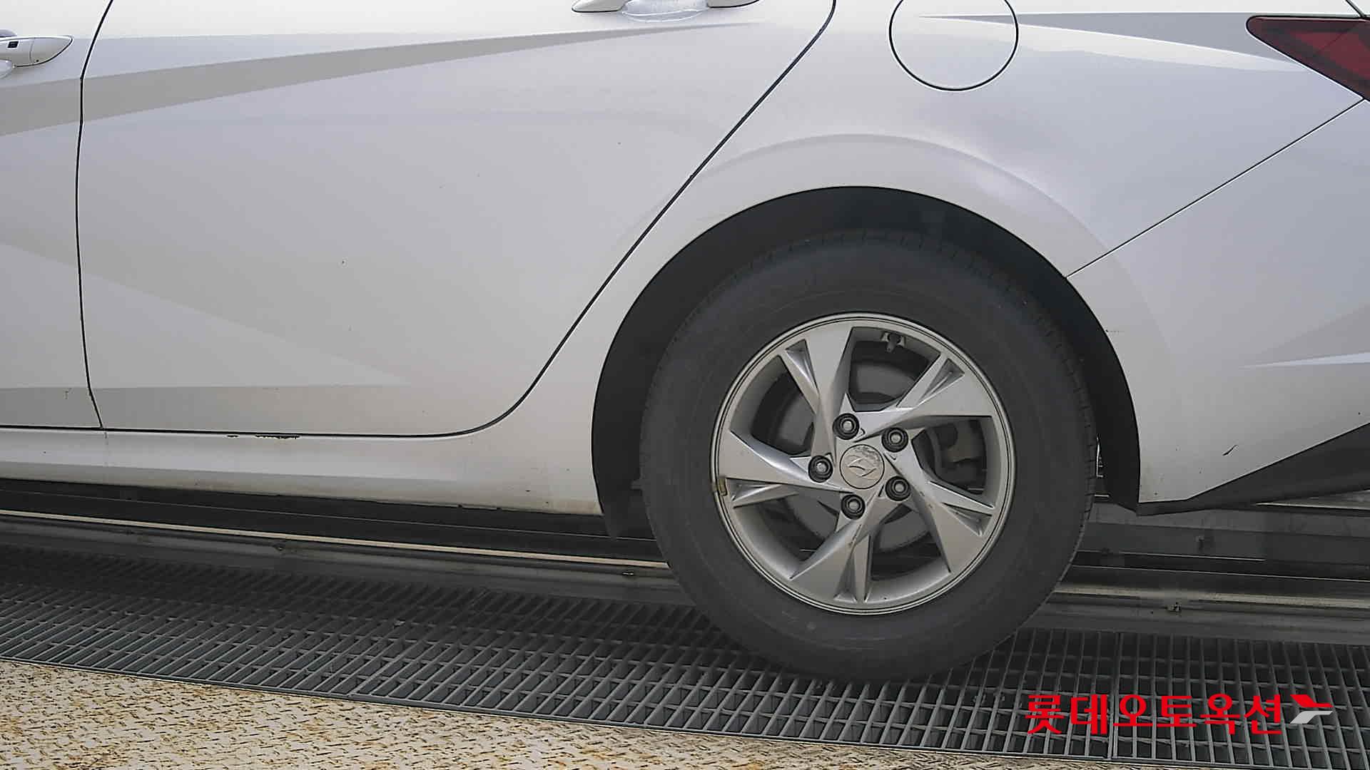 هيونداي إلانترا 2021 - صورة 26