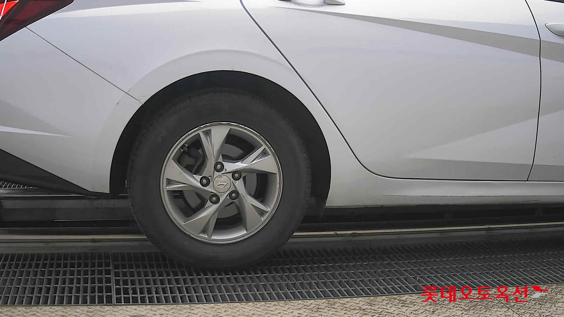 هيونداي إلانترا 2021 - صورة 28