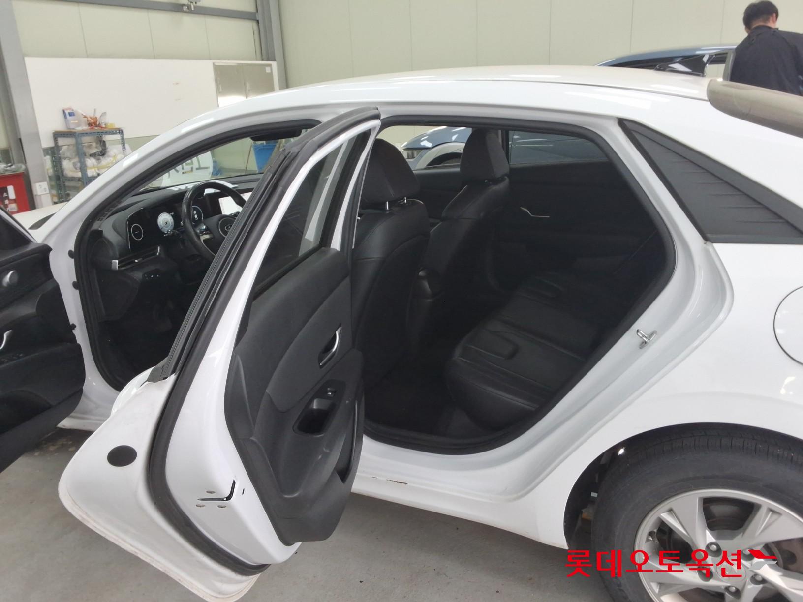 هيونداي إلانترا 2021 - صورة 38