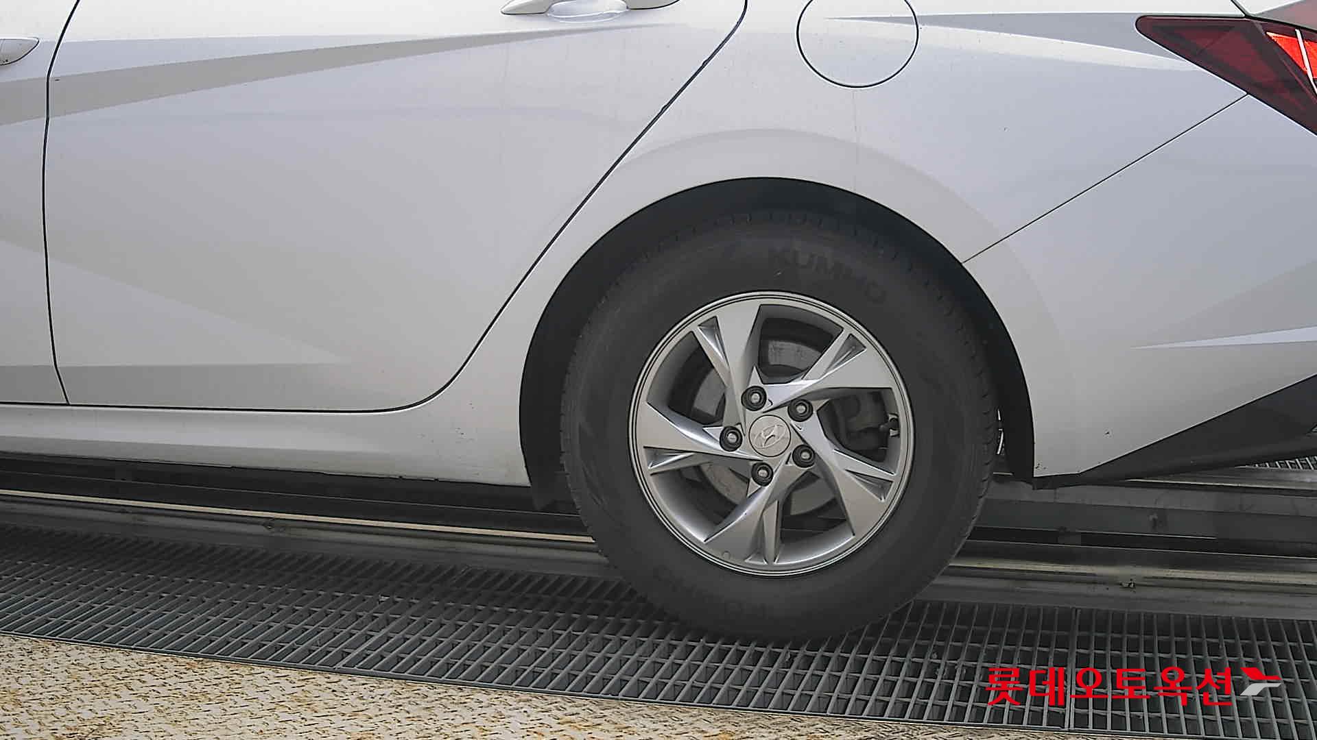 هيونداي إلانترا 2021 - صورة 26