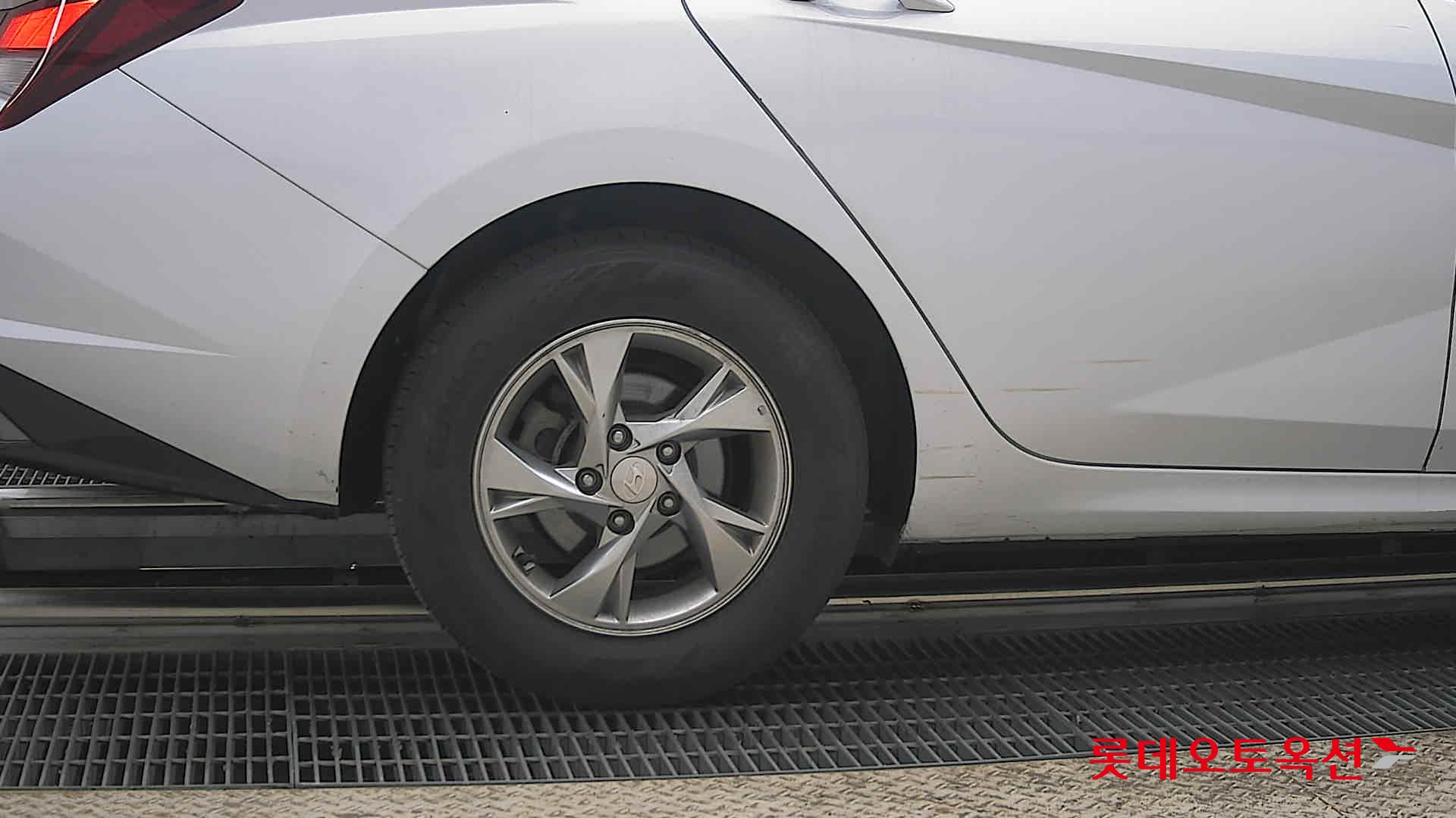 هيونداي إلانترا 2021 - صورة 28