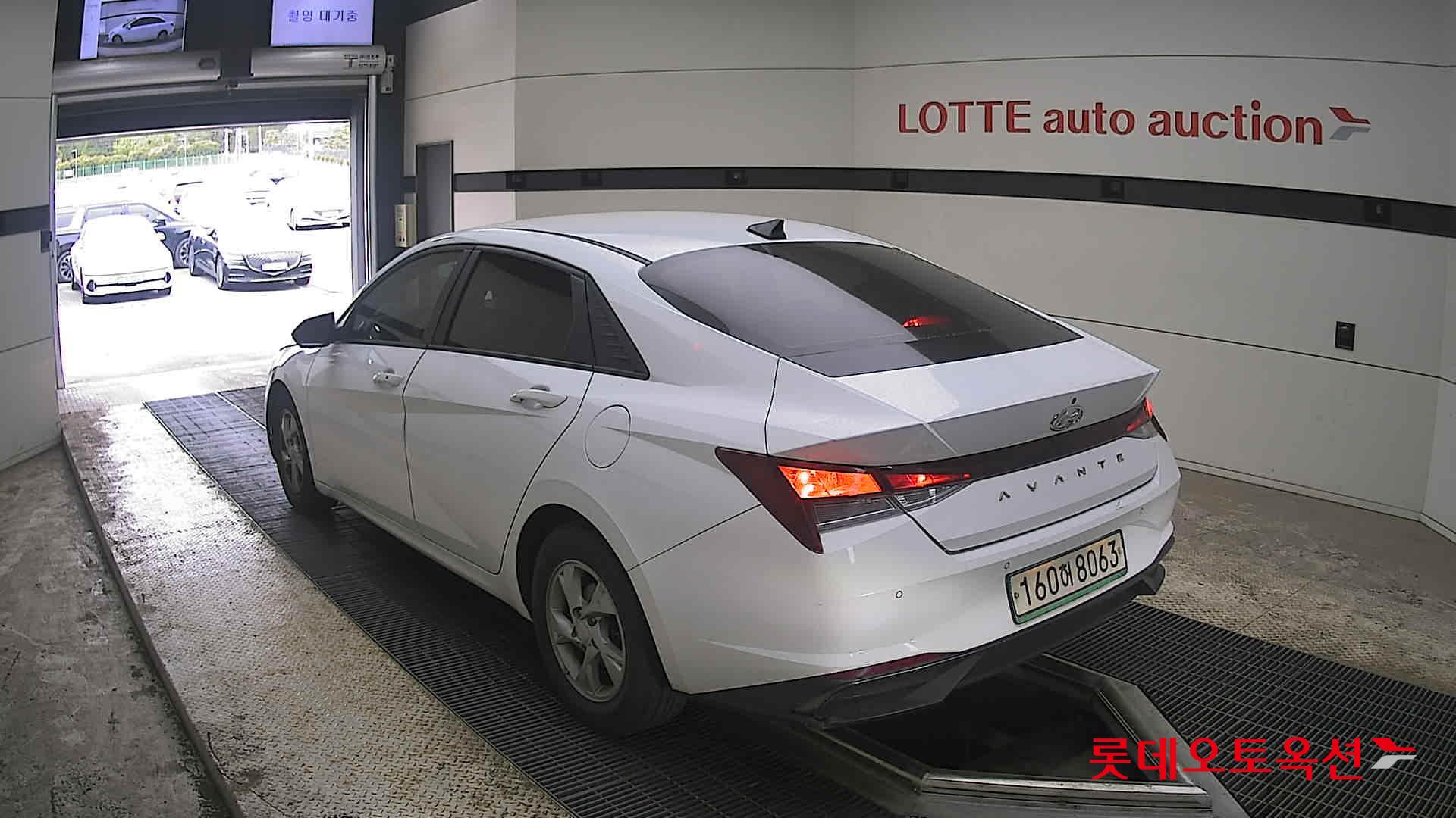 Hyundai Elantra 2021 - Image 4