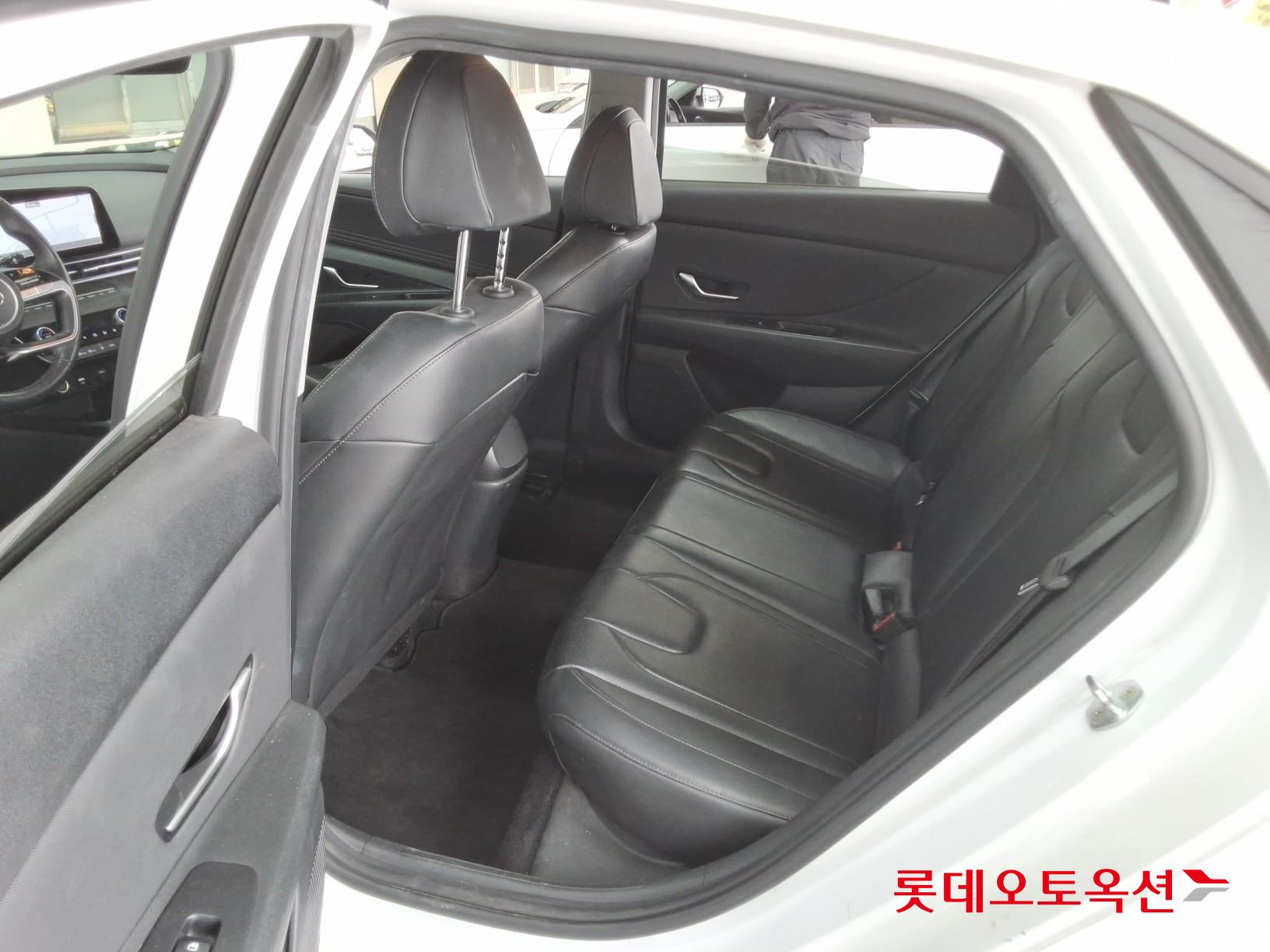 Hyundai Elantra 2021 - Image 38