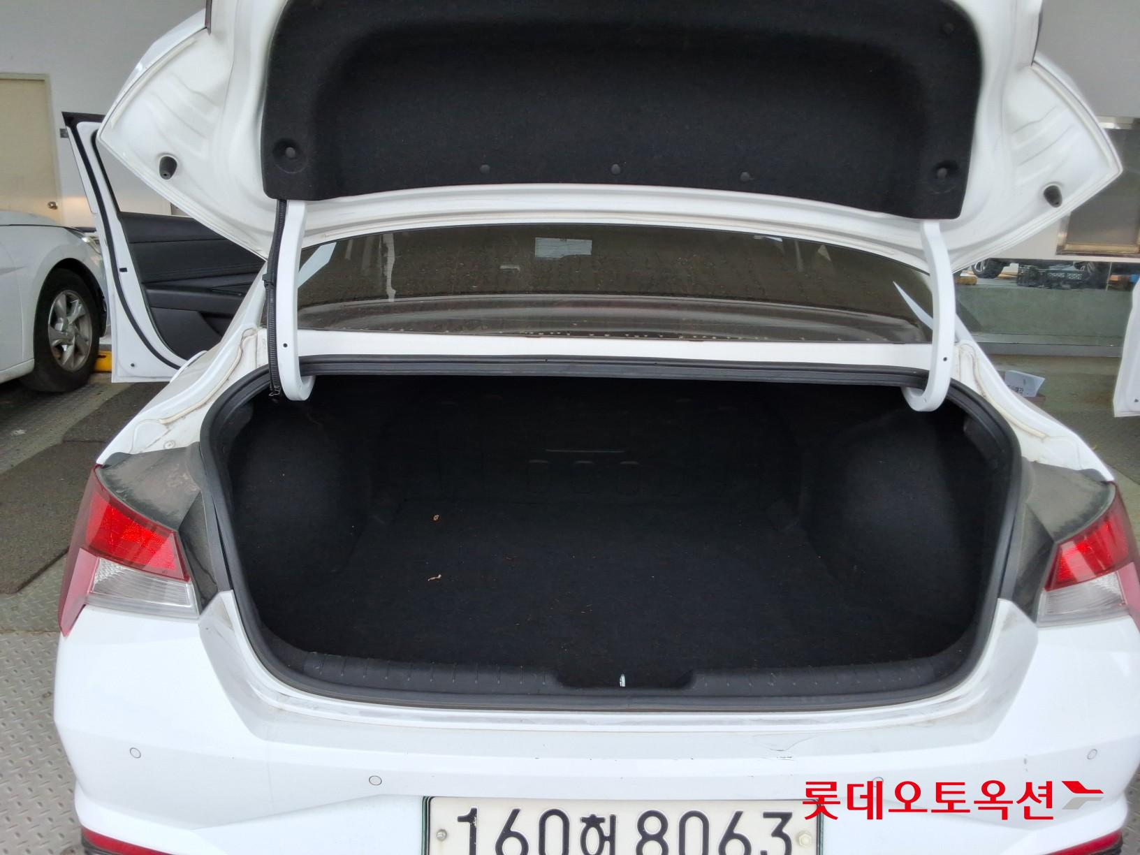 Hyundai Elantra 2021 - Image 9