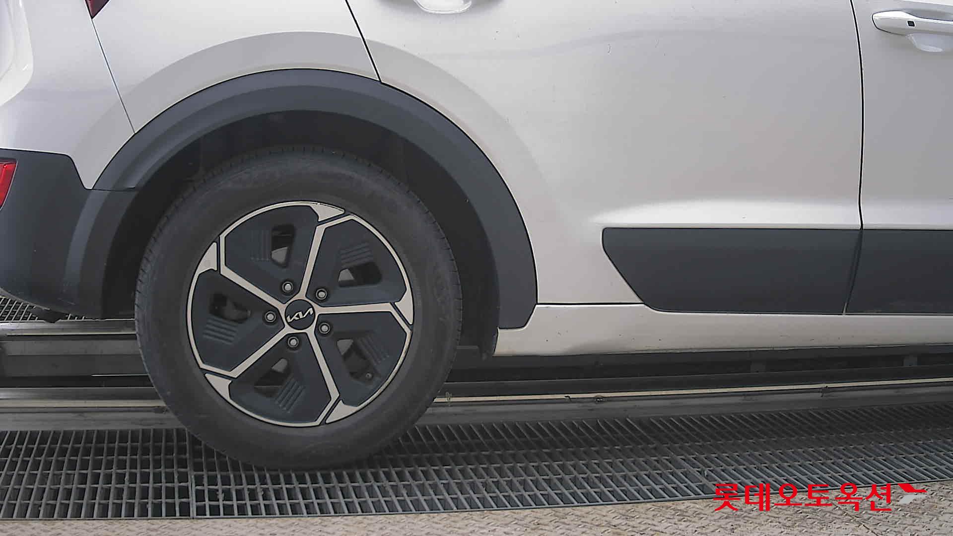 كيا نيرو 2022 - صورة 28