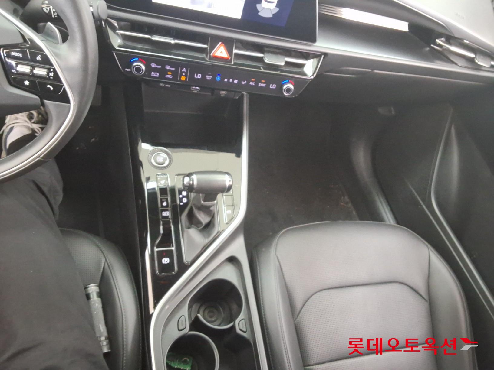 كيا نيرو 2022 - صورة 35