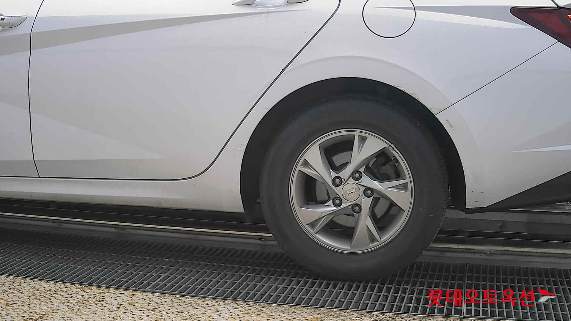 Hyundai Elantra 2021 - Image 26