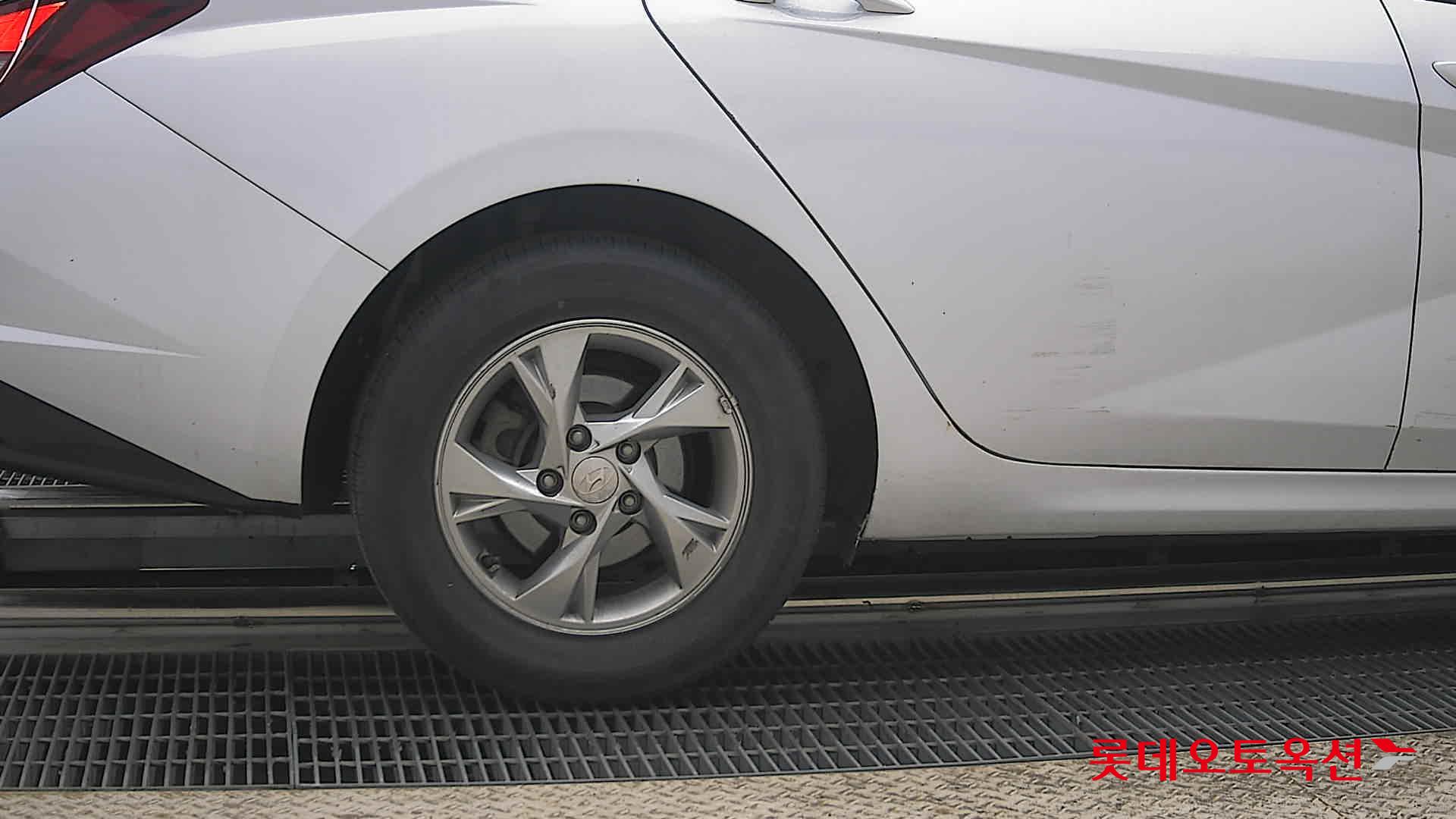 Hyundai Elantra 2021 - Image 28