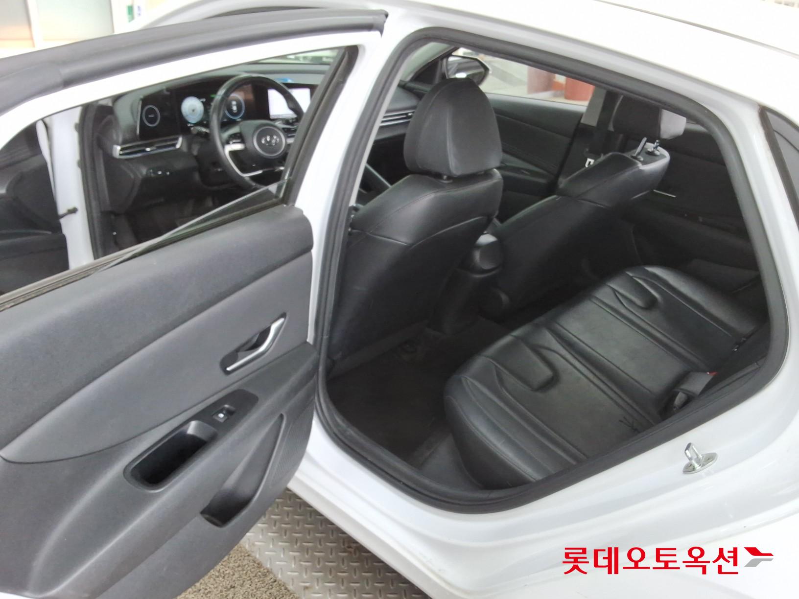 Hyundai Elantra 2021 - Image 37