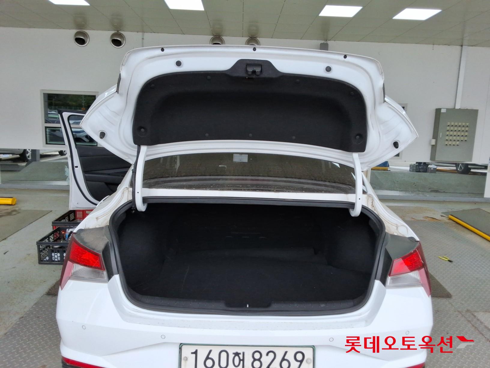 Hyundai Elantra 2021 - Image 9