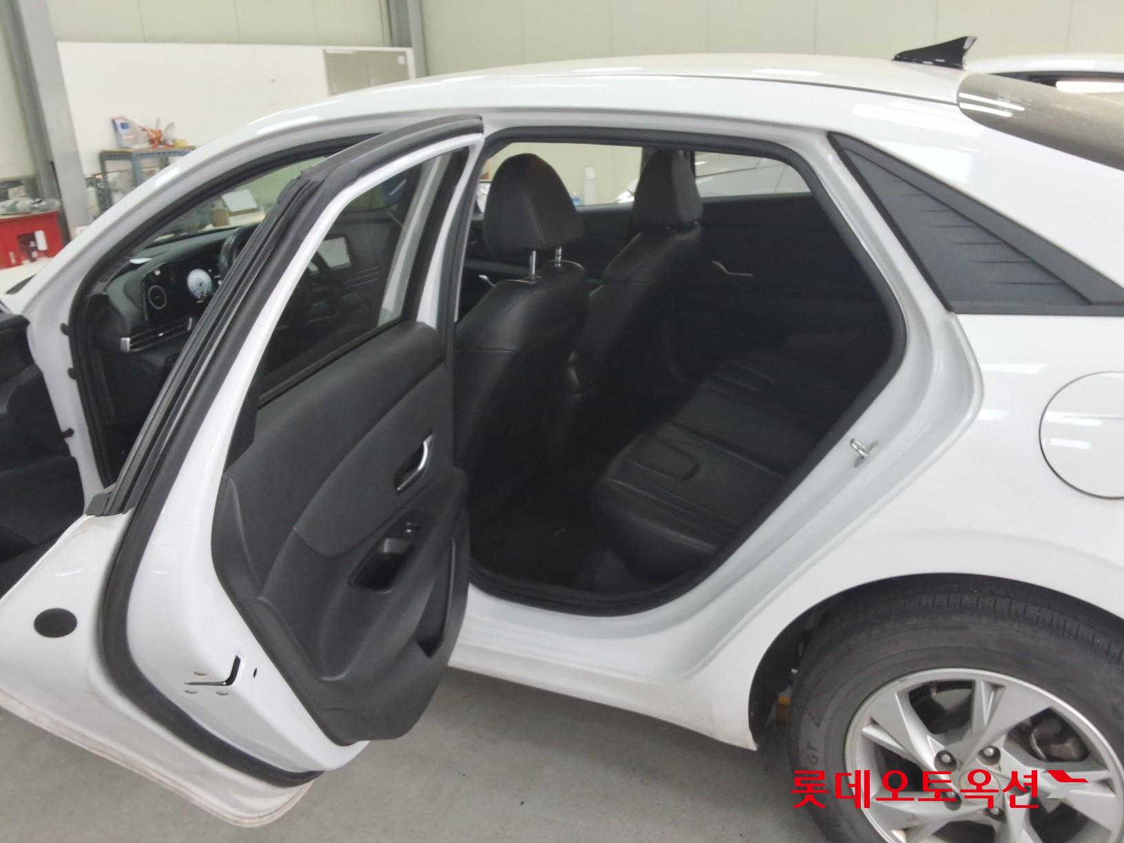 هيونداي إلانترا 2021 - صورة 38