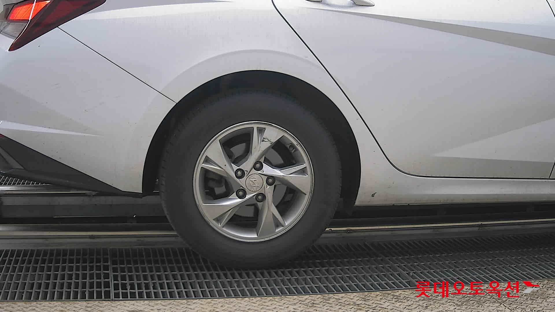 هيونداي إلانترا 2021 - صورة 28