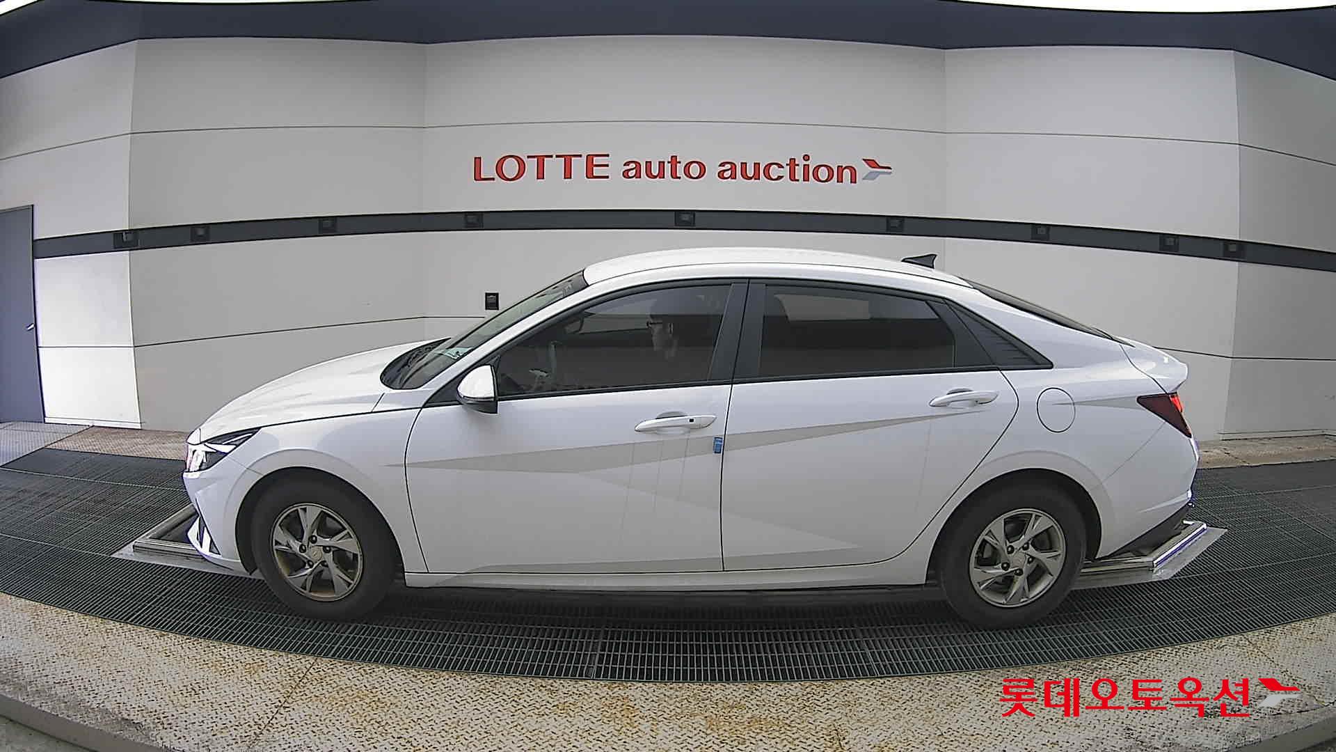 Hyundai Elantra 2021 - Image 13