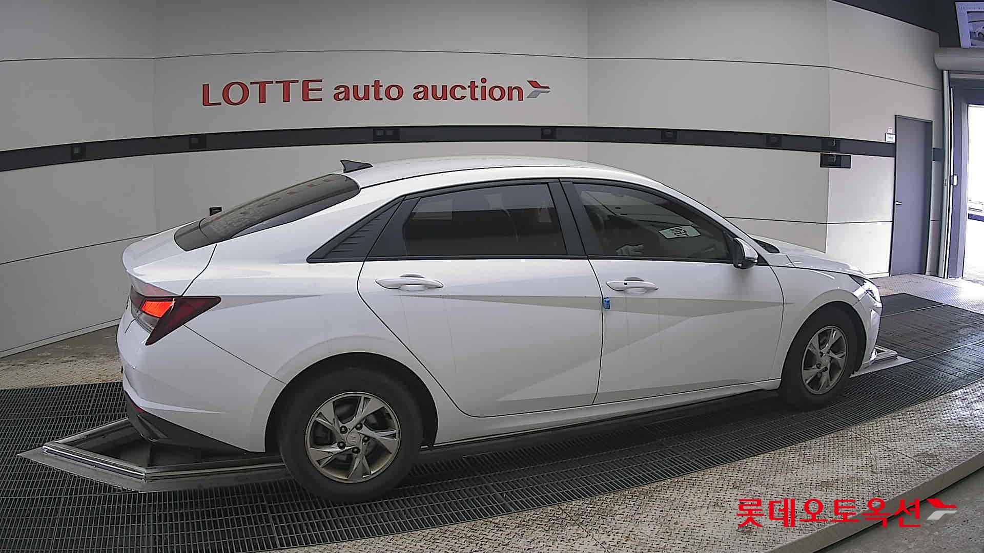 Hyundai Elantra 2021 - Image 20