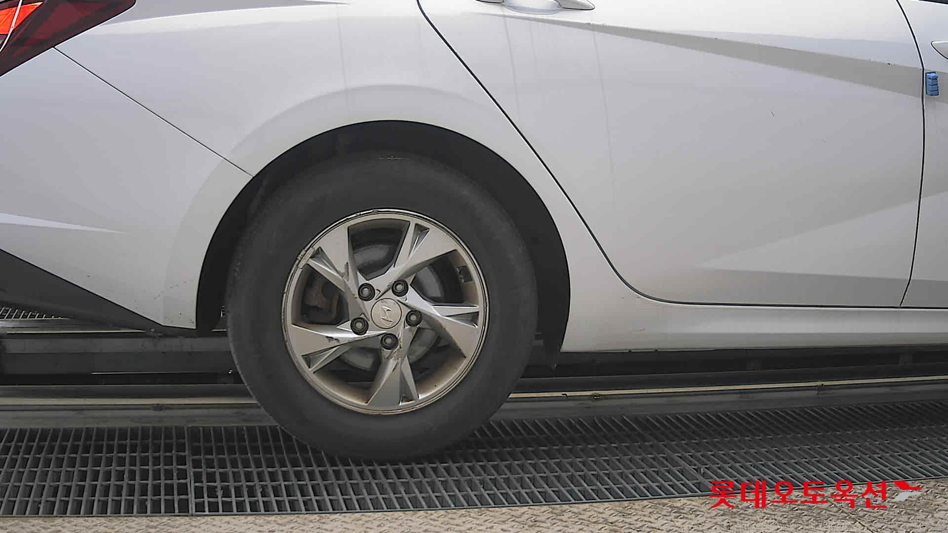 Hyundai Elantra 2021 - Image 28