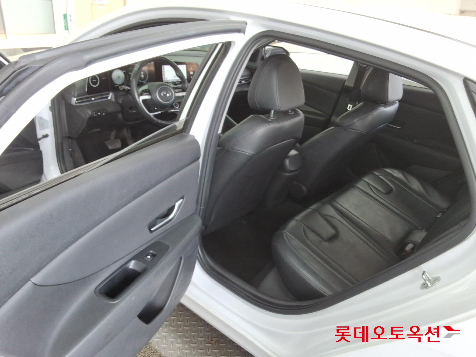 Hyundai Elantra 2021 - Image 37