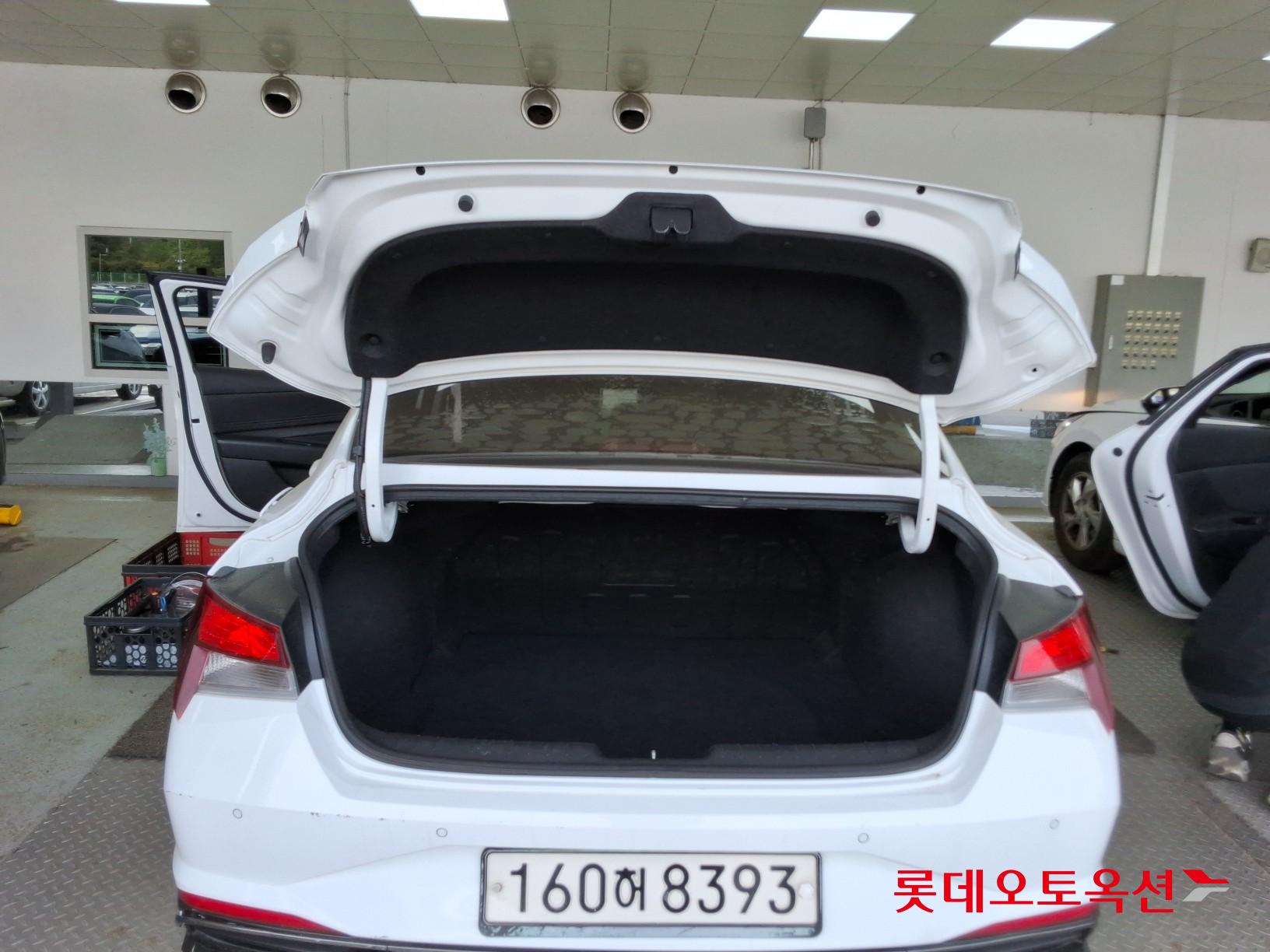 Hyundai Elantra 2021 - Image 9