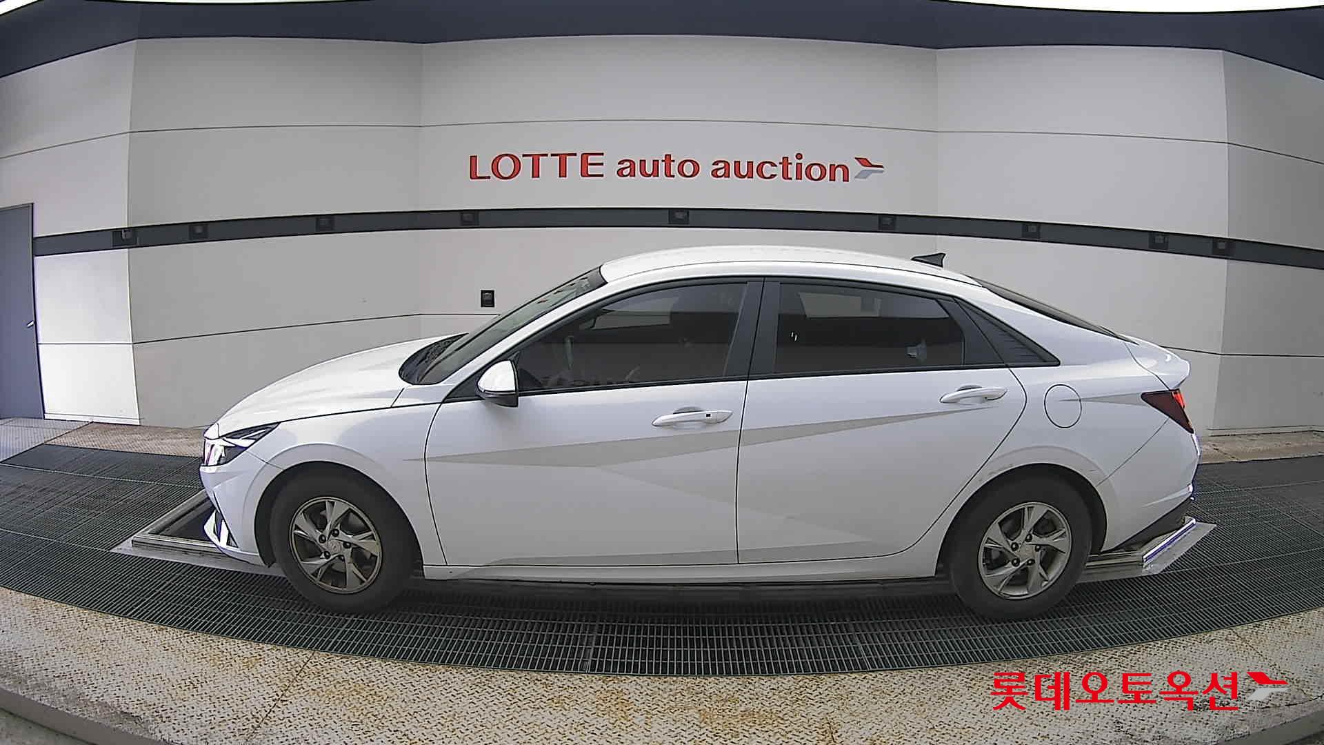 Hyundai Elantra 2021 - Image 13
