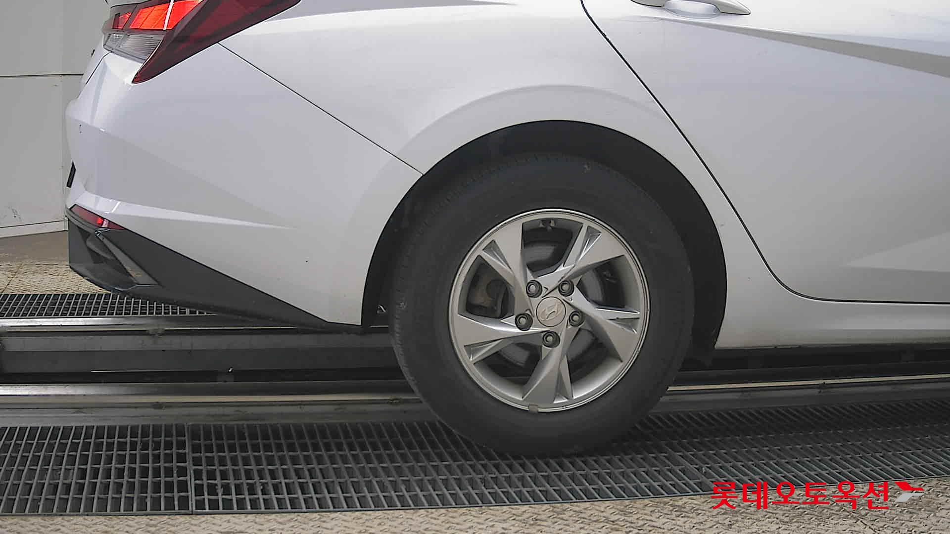 هيونداي إلانترا 2021 - صورة 28