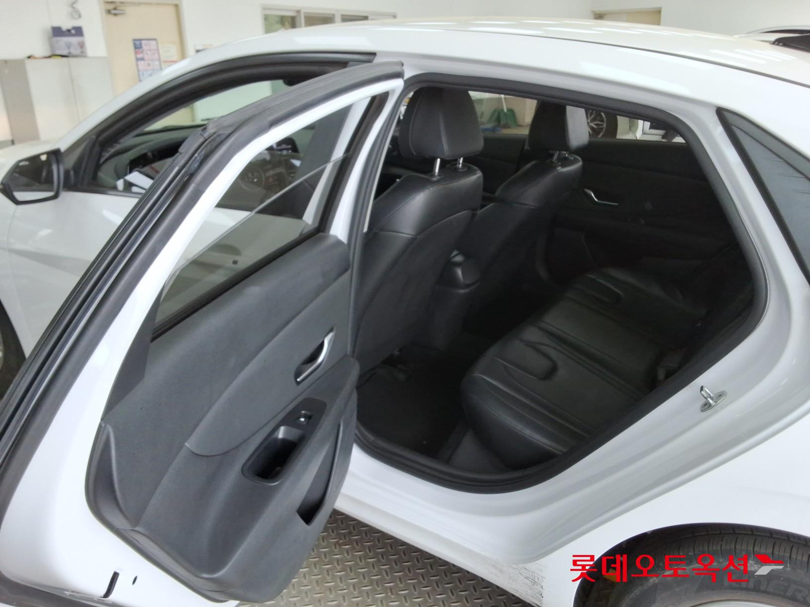 هيونداي إلانترا 2021 - صورة 38