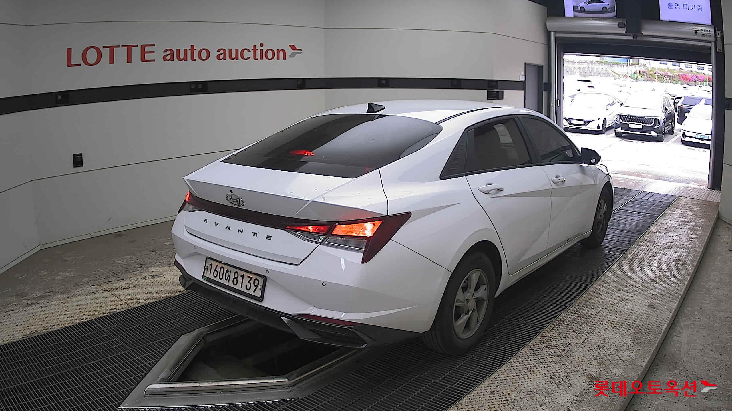 Hyundai Elantra 2021 - Image 5