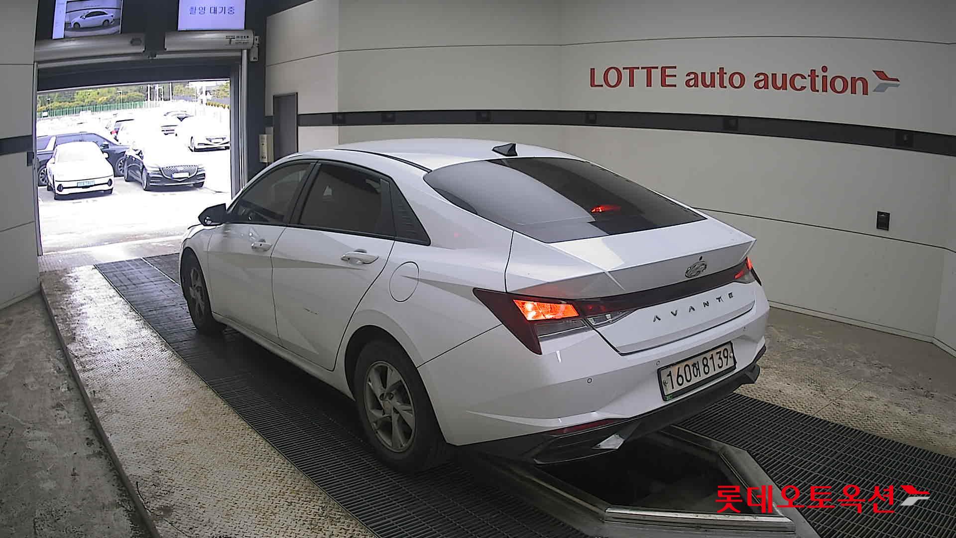 Hyundai Elantra 2021 - Image 4