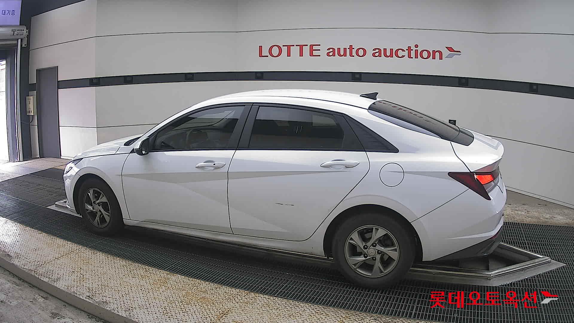 Hyundai Elantra 2021 - Image 14