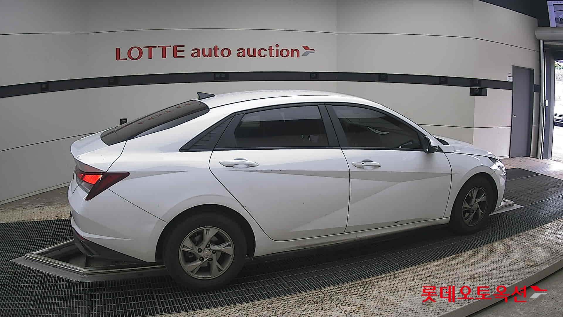 Hyundai Elantra 2021 - Image 20