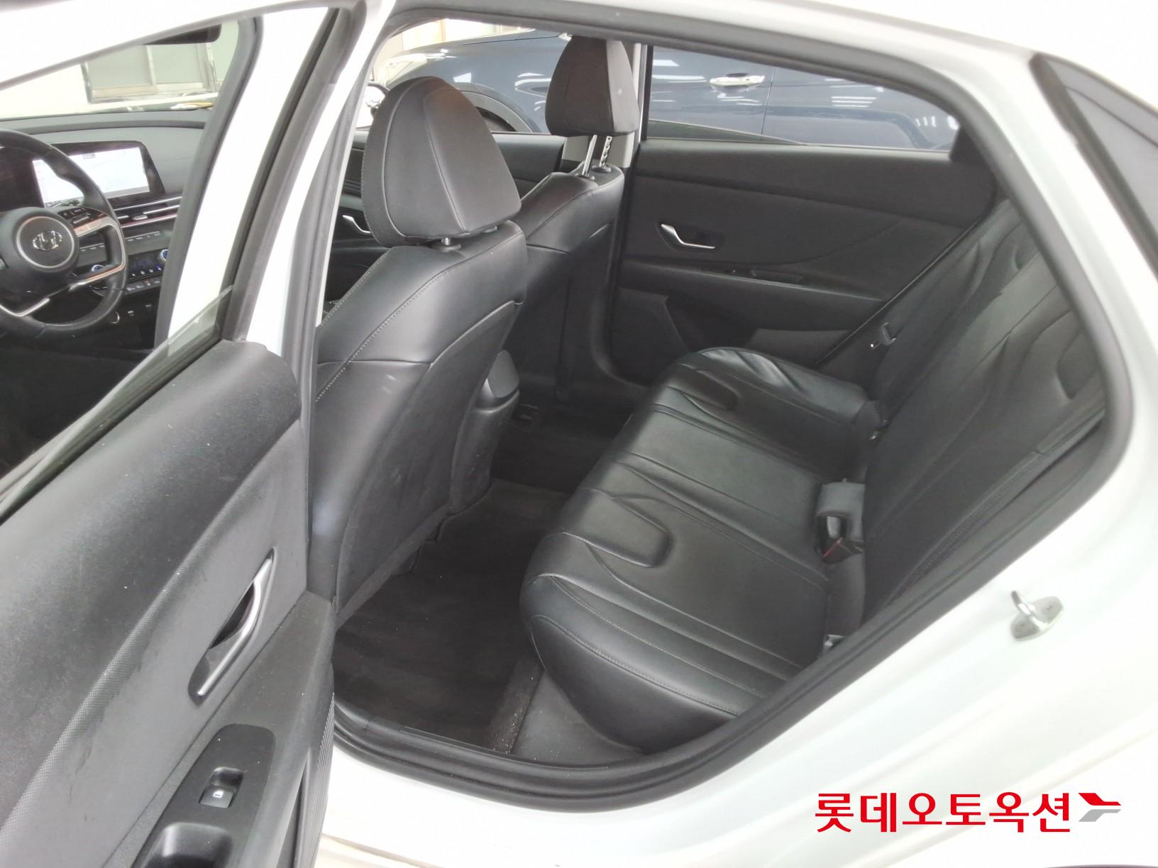 Hyundai Elantra 2021 - Image 38