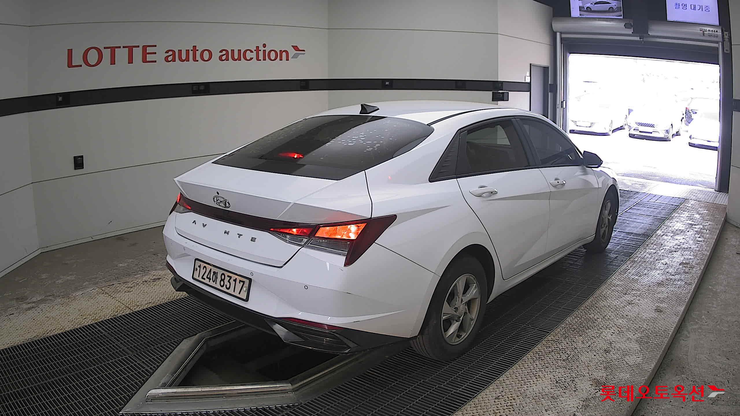 Hyundai Elantra 2021 - Image 5