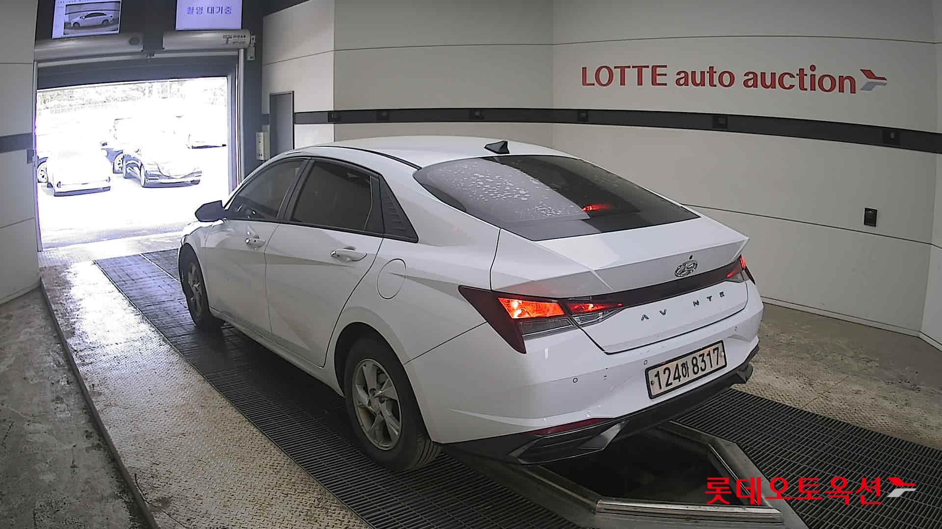 Hyundai Elantra 2021 - Image 4