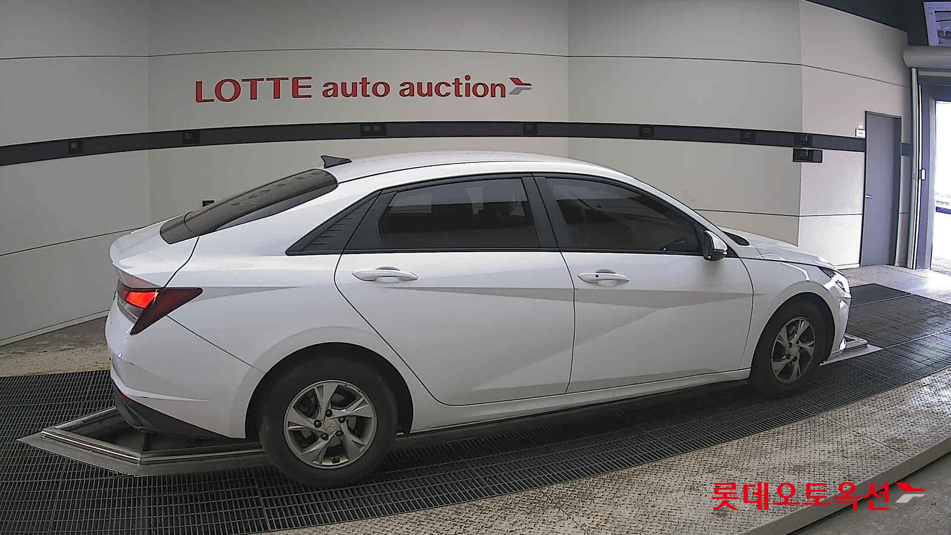 Hyundai Elantra 2021 - Image 20